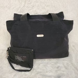 Baggallini Black Weekender Tote Bag with Wristlet